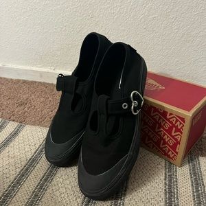 PREOWNED 🖤 VANS STYLE 93 MARYJANES